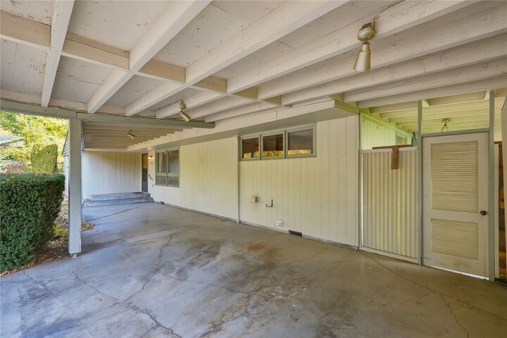Property Photo:  500  Linda Lane  WA 98926 