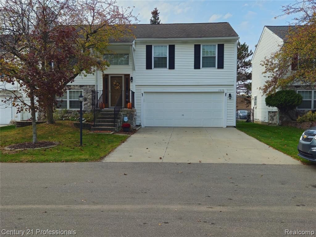 Property Photo:  1970 W Williams Circle  MI 48186 