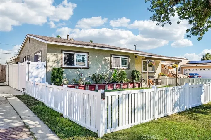 Property Photo: 604 Knowell CA 92627