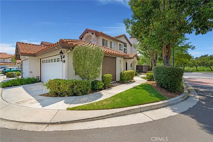 Property Photo:  2 Via Entrada  CA 92688 