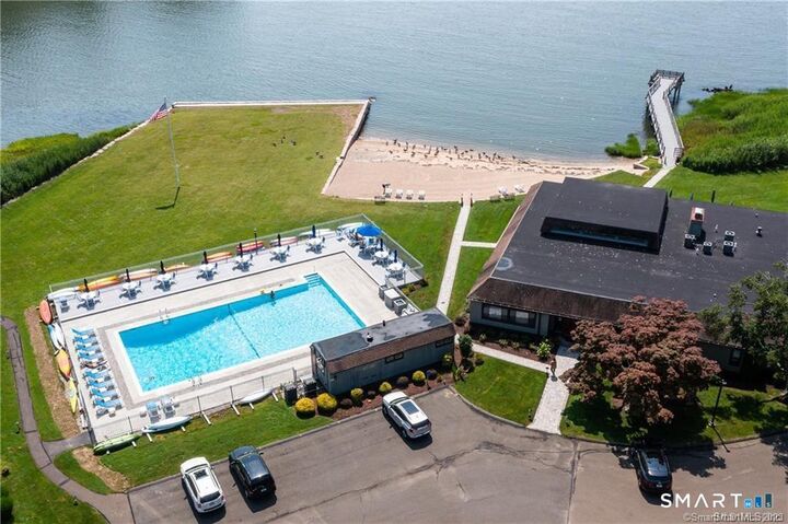 Property Photo:  12 Harbour Village  CT 06405 