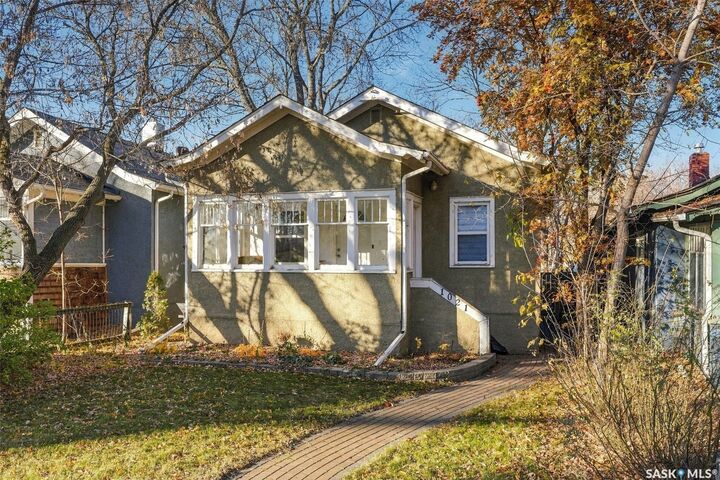 Property Photo: 1021 C Avenue N SK S7L 1K1