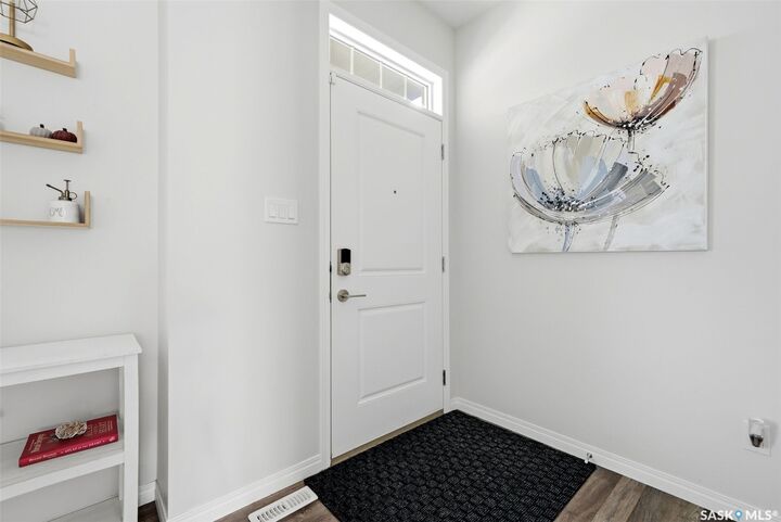 Property Photo:  5125 Buckingham Drive E  SK S4V 3S3 