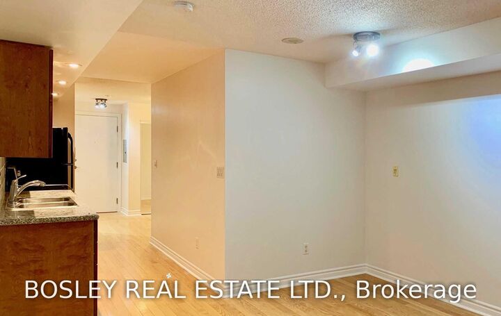 Property Photo:  270 Wellington Street W 822  ON M5V 3P5 