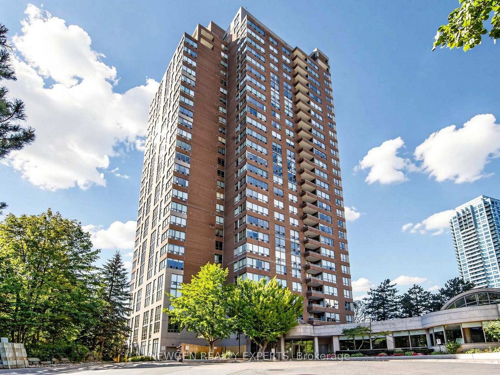 Property Photo:  215 Wynford Drive 1901  ON M3C 3P5 