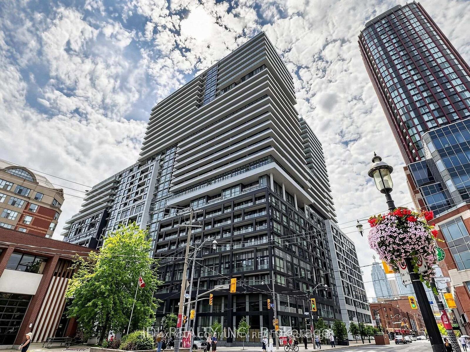 Property Photo:  70 Princess Street 1627  ON M5A 0X6 