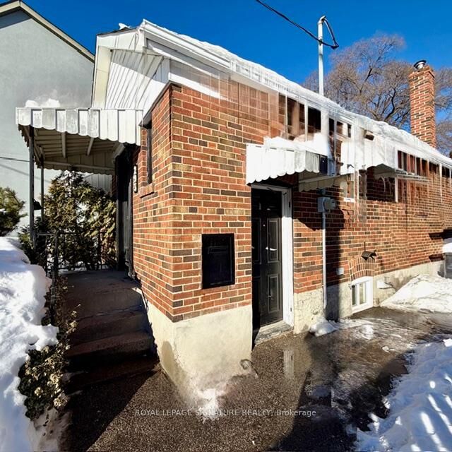 Property Photo:  293 Glebemount Avenue Lower  ON M4C 3V4 