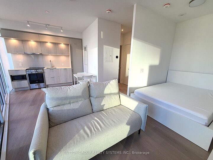 Property Photo:  448 Burnhamthorpe Road 704  ON L5B 0R4 