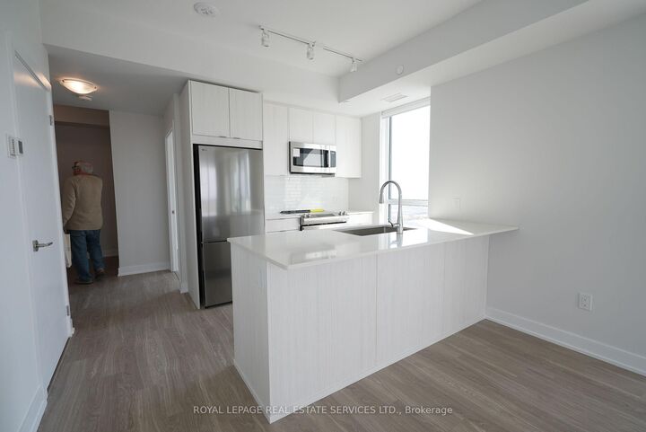 Property Photo: 4130 Parkside Village Drive 3401 ON L5B 0L7