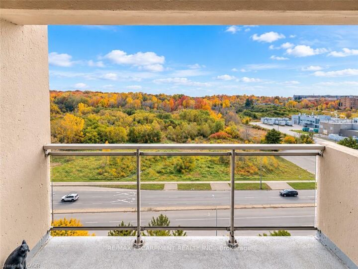 Property Photo:  858 Commissioners Road E 1201  ON N6C 5Y5 