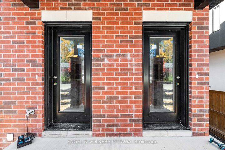Property Photo:  422 Hartleigh Avenue B  ON K2B 5J4 