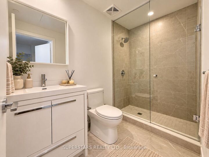 Property Photo:  5 Meadowdale Road 2710  ON L4K 0C7 