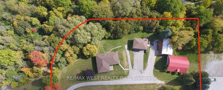 Property Photo: 130 Cousins Drive E ON L4G 7B3