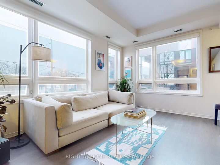 Photo de la propriété:  1100 Briar Hill Avenue 201  ON M6B 1M7 