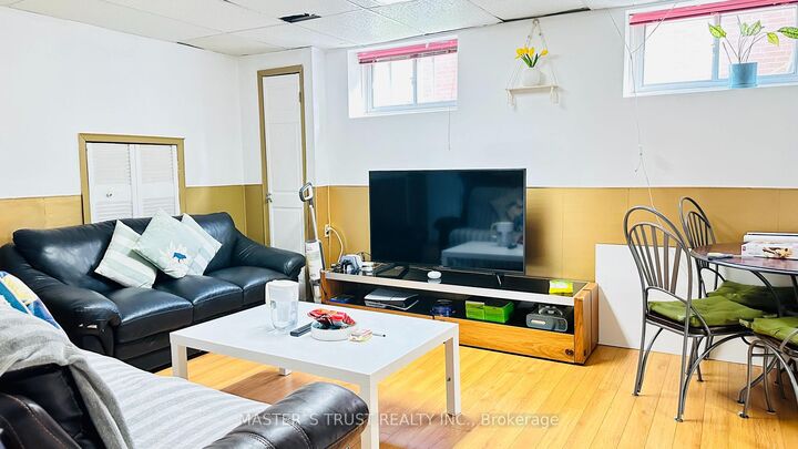 Property Photo:  112 Mintwood Drive Lower  ON M2M 3A8 