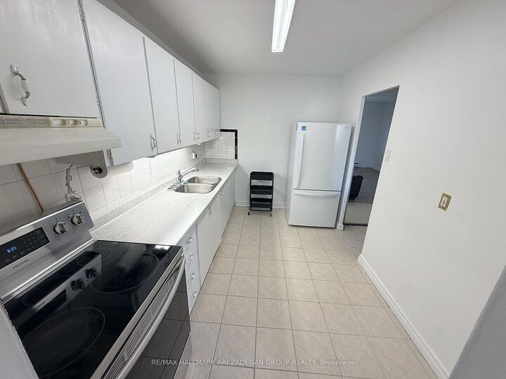 Property Photo: 1660 Bloor Street 507 ON L4X 1R9