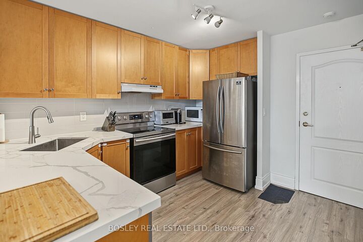 Property Photo:  3531 Lake Shore Boulevard W 210  ON M8W 1P4 
