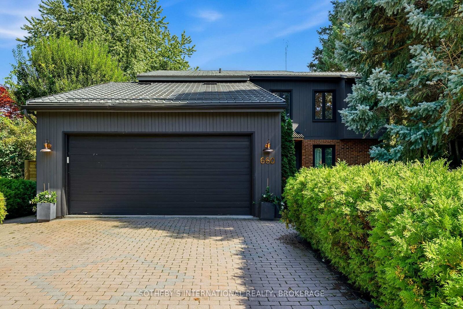 Property Photo:  660 Charlotte Street  ON L0S 1J0 