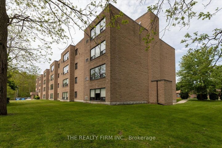 Property Photo:  220 Duke Street 207  ON N7G 1S3 