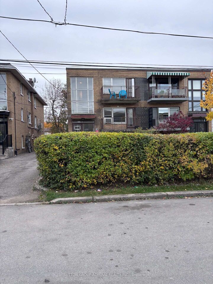 Property Photo: 7 Elway Court Unit 2 ON M6B 2N7