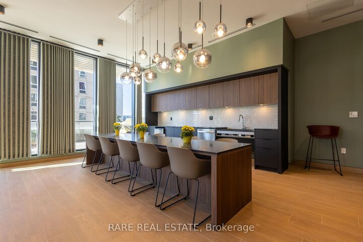 Property Photo:  235 Ballioll Street 1407  ON M4S 1C7 