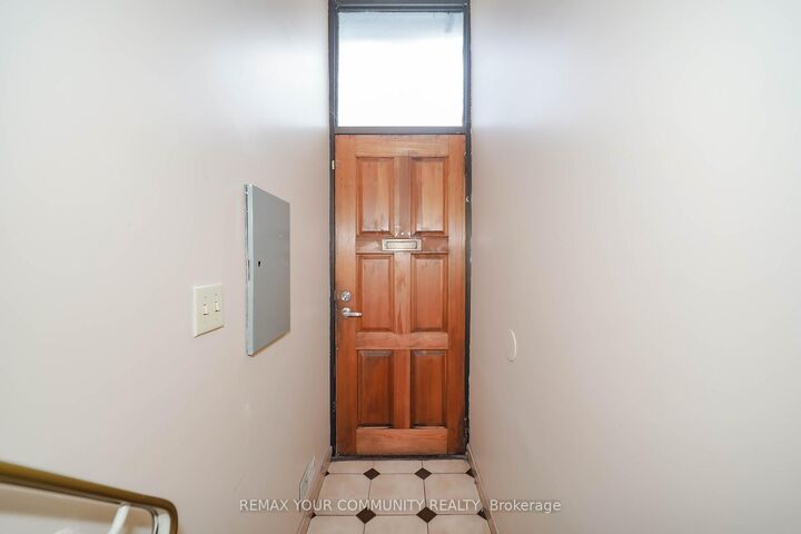 Property Photo:  1378 Danforth Avenue Room 1  ON M4J 3V9 