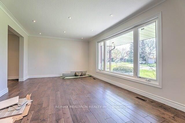Property Photo:  74 Aspenwood Drive  ON M2H 2E9 