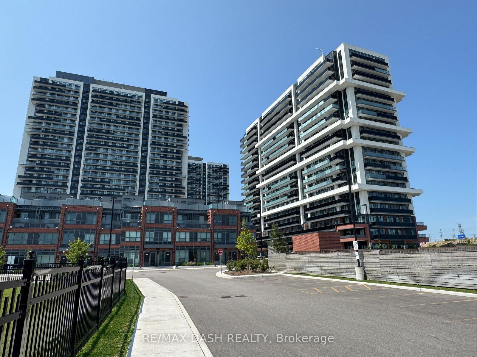 Property Photo:  2545 Simcoe Street N 1429  ON L1L 0W3 