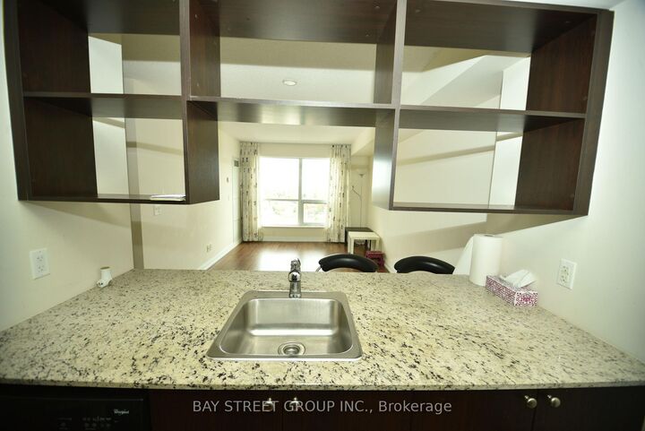 Property Photo:  181 Village Green Square W 2511  ON M1S 0K6 
