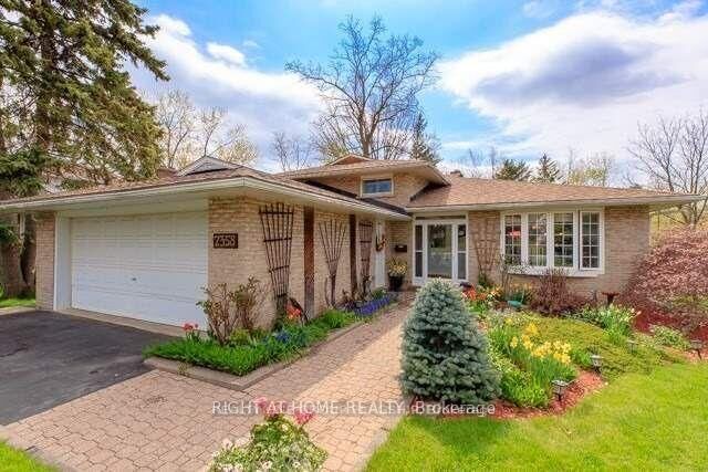 Property Photo: 2358 Thorn Lodge Drive ON L5K 1K5