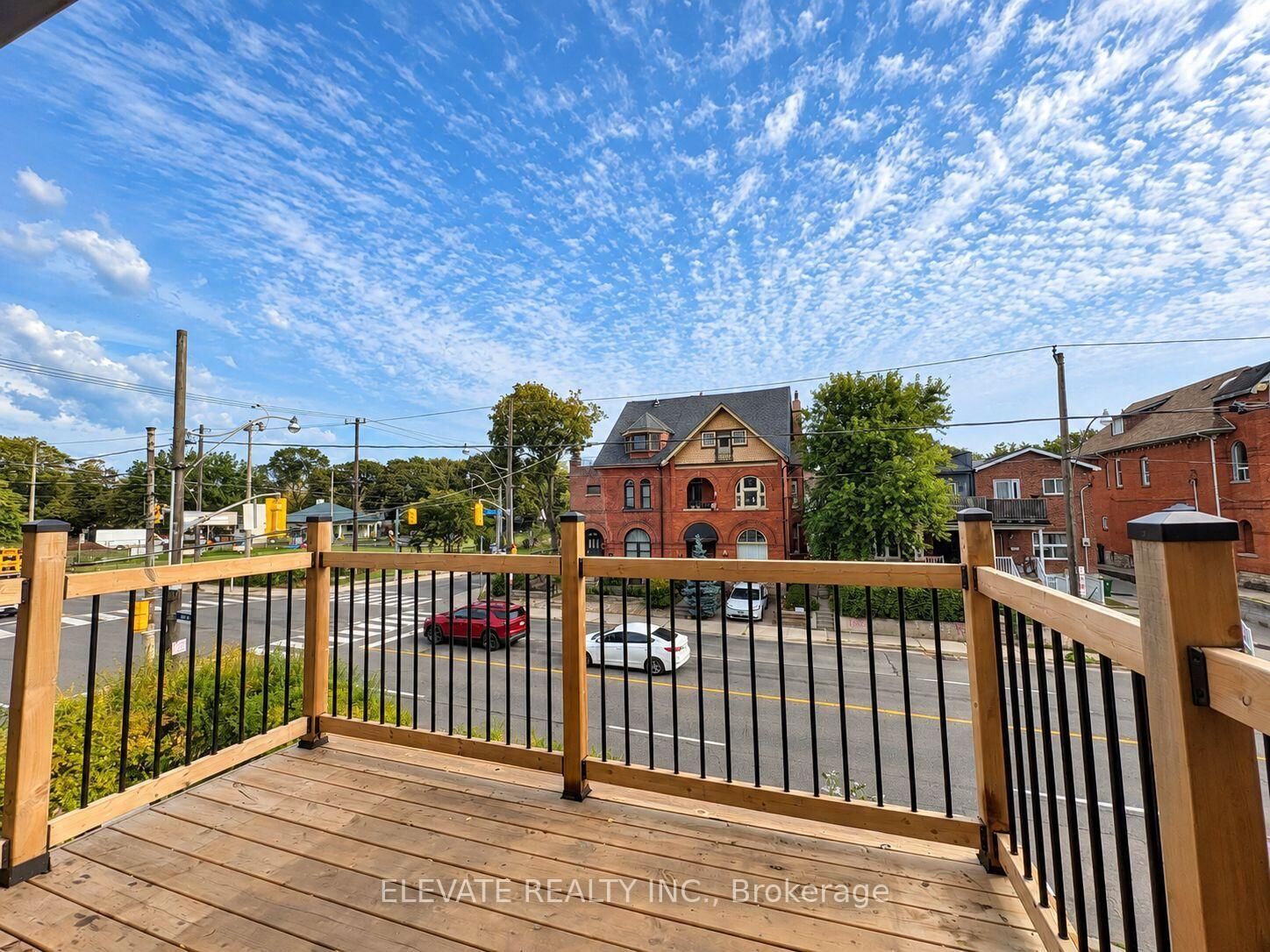 Photo de la propriété:  256 Keele Street 2  ON M6P 2K3 