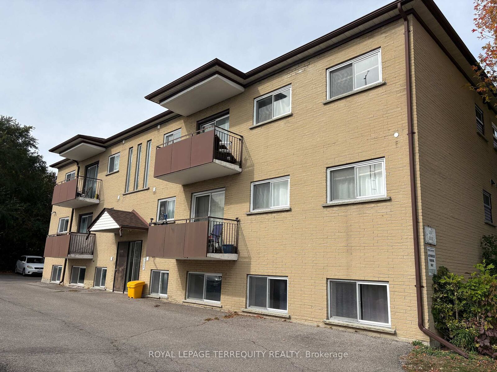Property Photo:  200 Park Road N 302  ON L1J 4L8 