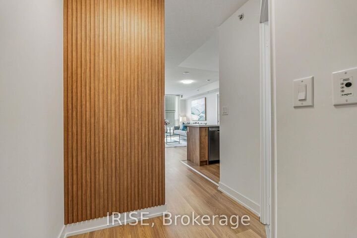 Property Photo:  5740 Yonge Street 1006  ON M2M 0B1 