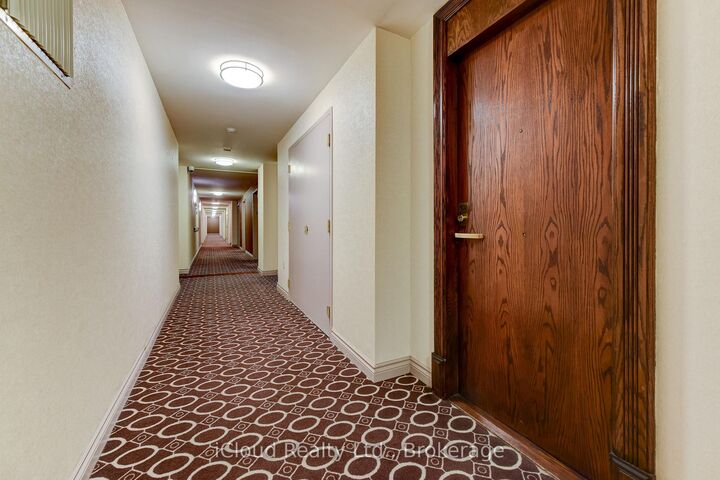 Property Photo:  156 Enfield Place 1902  ON L5B 4L8 