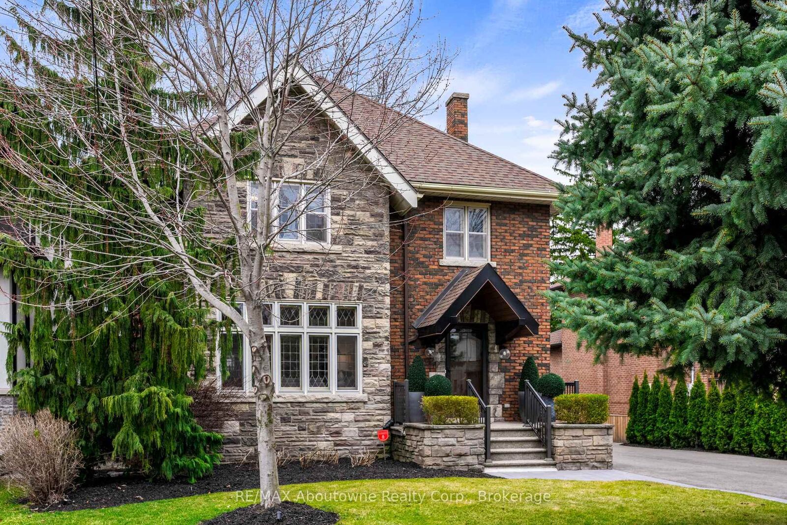 Property Photo:  28 Thompson Avenue  ON M8Z 3T3 