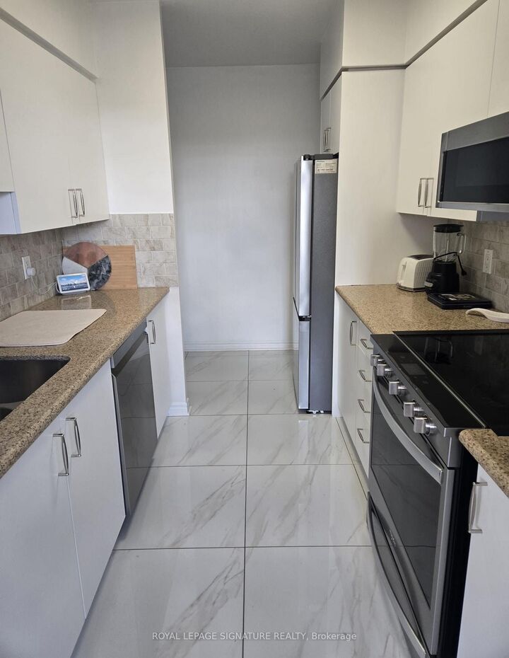 Property Photo:  2088 Lawrence Avenue W 1002  ON M9N 3Z9 