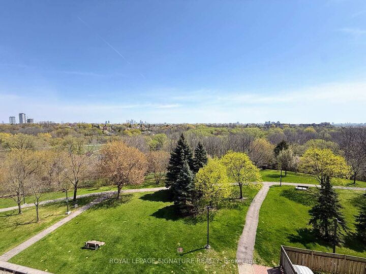 Photo de la propriété:  3 Rowntree Road 407  ON M9V 5G8 
