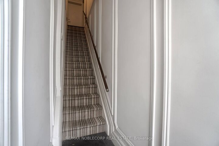 Property Photo:  623 Mount Pleasant Road Upper A  ON M4S 2M9 