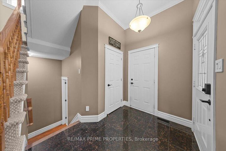 Property Photo:  993 Linaria Walk  ON K4A 0E2 