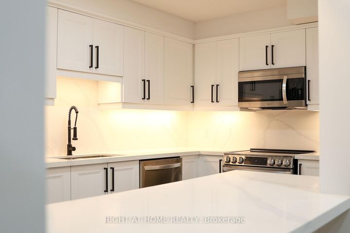 Property Photo:  3360 The Credit Woodlands N/A 10  ON L5C 2J8 