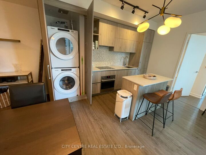 Property Photo:  1 Yorkville Avenue 1602  ON M4W 0B1 