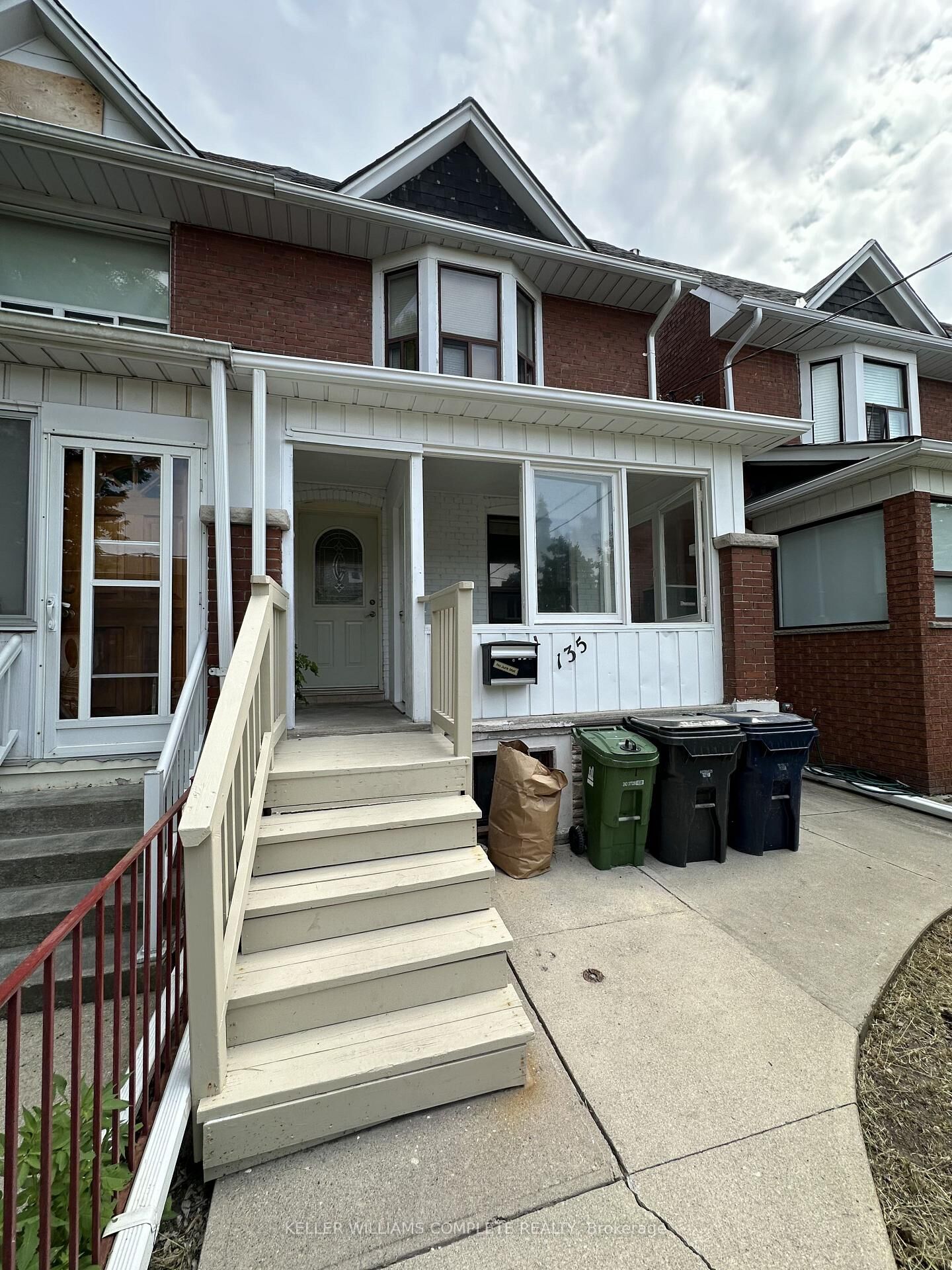 Property Photo: 135 Hope Street 1 ON M6E 1K2
