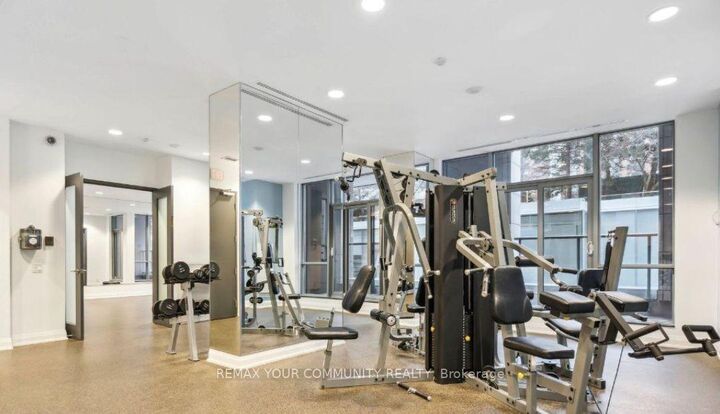 Property Photo:  21 Balmuto Street 1201  ON M4Y 1W4 