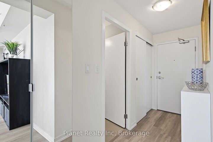 Property Photo:  5 Gordon Street 406  ON N1H 4G8 