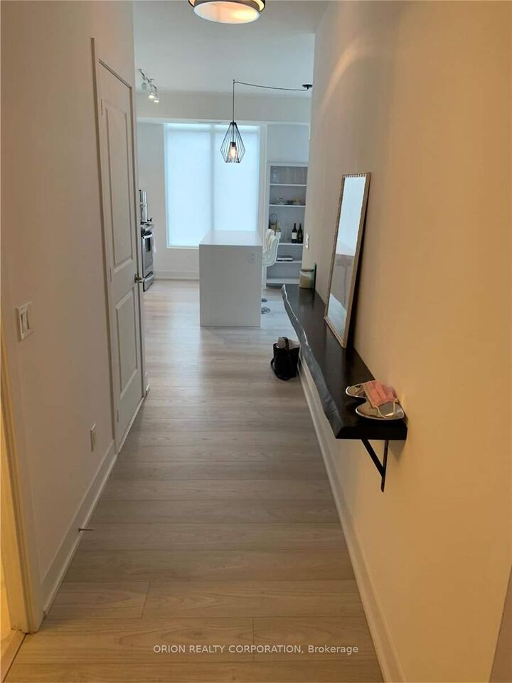 Property Photo:  68 Merton Street 810  ON M4S 0A7 