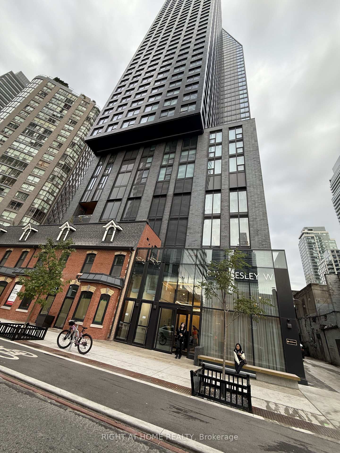 Property Photo:  8 Wellesley Street W Lp08  ON M4Y 0J5 