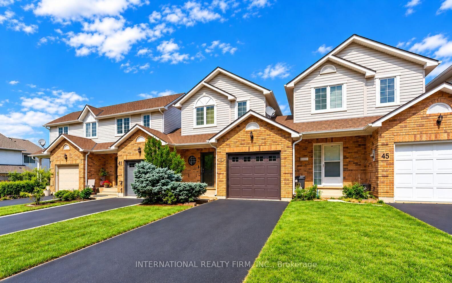 Property Photo:  43 Kildonan Crescent  ON L8B 0K3 