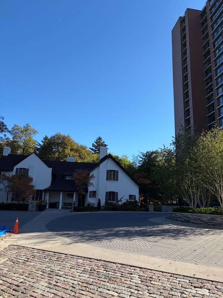 Property Photo:  1400 Dixie Road 506  ON L5E 3E1 