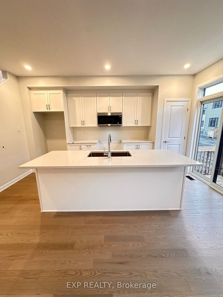 Property Photo:  678 Moonglade Crescent  ON K2J 6K3 
