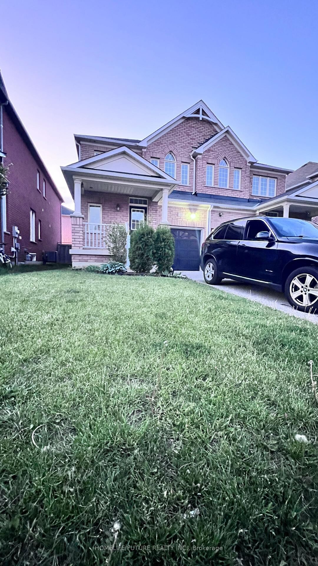 Property Photo:  10 Brown Lane  ON L4A 0V2 